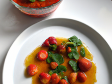 Compote de fraises au persil frit et au curry