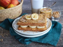 Croque-monsieur sucré à la banane et beurre de cacahuètes