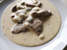 Langue de bœuf fondante à la sauce blanche