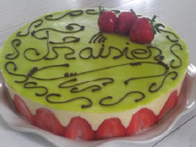 Fraisier en décor de pâtes d'amandes