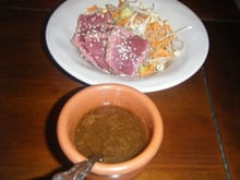 Bœuf laqué au caramel de soja et sa salade de légumes