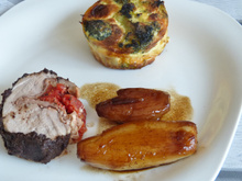 Ballottine de filet mignon enrobée de tapenade et farci au jambon speck et tomates confites