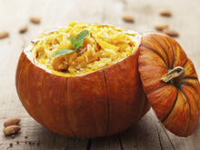 Risotto d'automne dans un potiron : comment réaliser cette recette savoureuse idéale pour le mois de novembre ?