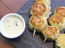 Brochettes de boulettes de poulet à la coriandre et au cumin