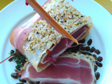 Jambonneau croustillant aux graines et ses feuilletés de boudin blanc à la pomme