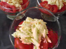 Verrines du soleil avocat tomate surimi