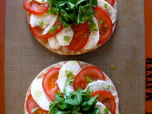Pizza Tomates Mozza sur Pain Nordique