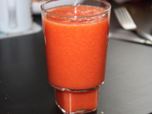 Jus de fruit pomme, orange et fraise