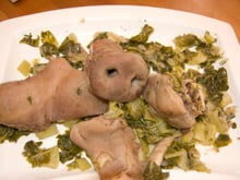 Museau et oreilles de porc à la paysanne.