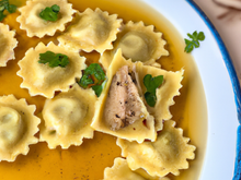 Bouillon et ses ravioles de foie gras