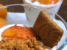 Trifle aux abricots, spéculoos et basilic