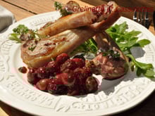 Côtes d'agneau grillées au thym, condiment de cerises