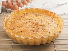 Tarte colorée, saumon, brocoli et carottes