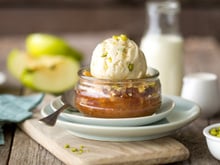 Crumble aux pommes caramélisées, glace nougat