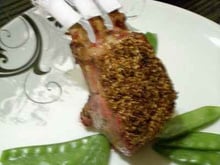 Carré d'agneau rôti aux graines de sésame