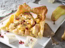 Zéro idée pour le dîner ? Ce gâteau filo poires et gorgonzola est parfait pour le début de l’automne