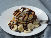 “Une tuerie” : Cyril Lignac dévoile une recette de pancakes moelleux fourrés au chocolat tout simplement irrésistible