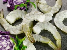 Pourquoi les crevettes deviennent rose-orange en cuisant ?