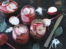 Pickles de radis et 9 autres recettes canon pour cuisiner le radis