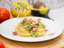 Les Italiens vont pleurer, mais ce fruit serait idéal pour réaliser des pâtes carbonara plus saine