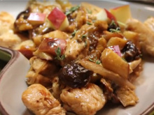 Fricassée de dinde aux pommes et aux noix et sa sauce à la crème