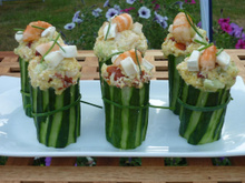 Concombre farci de gambas et de couscous