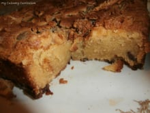 Brownie au chocolat blanc pépites de chocolat au lait et mélange de noix
