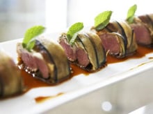 Maki d'agneau à l'orientale, semoule et jus corsé