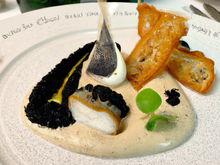 Cabillaud au caviar d'aubergine, huîtres de Normandie frites, crème de vodka