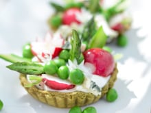 Tartelettes aux légumes printaniers et roquefort Papillon
