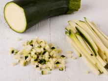Cette salade de courgettes crues ultra simple est parfaite quand il fait chaud