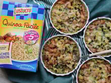 Mini gratin de quinoa, courgette, lardons, crème fraîche et comté