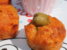 Minis cakes au chorizo, caviar de tomate et origan