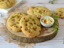 Mini focaccia aux dés de jambon