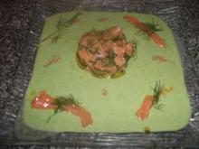 Vélouté de mâche et tartare de saumon à l'aneth et wasabi