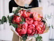 Le secret pour garder vos fleurs coupées deux fois plus longtemps se cache dans votre cuisine : il s’agit de ces deux ingrédients