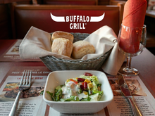 Buffalo Grill : à quoi sert vraiment la salade offerte ? Voici le secret de ce rituel