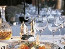 Aiguillettes de saumon mariné et anguille fumée, crème légère au sandre et aneth