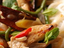 Poulet, épices et piment aux nouilles transparentes