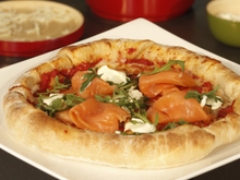 Pizza au saumon de Norvège fumé et mozzarella