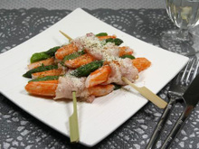 Brochettes de Coraya Suprêmes, asperges vertes et pecorino