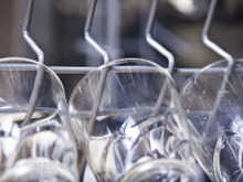 Et si vous donniez une seconde jeunesse à vos verres blanchis par le lave-vaisselle ?