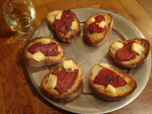 Tartines de piquillos (piments rouges basques)