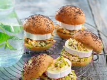 Petits buns au pavot,coleslaw et en cas de caprice
