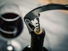 Pourquoi ferme-t-on les bouteilles avec un bouchon en liège ?