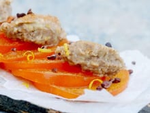 Carpaccio de kakis servi avec un beurre de châtaigne