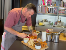 “Maxi généreuse, maxi gourmande” : Norbert Tarayre propose sa recette de planche apéro, il y en aura pour tout le monde !