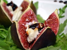 Figues rôties au chèvre et crème de balsamique