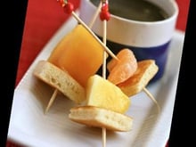 Fondue Banania aux fruits d'hiver et blinis