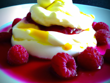 Crème de mascarpone au citron et coulis de framboises